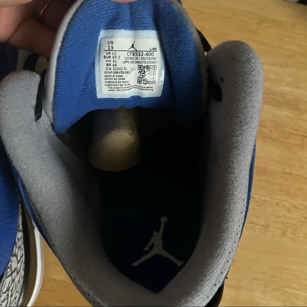 Jordan 3 Retro Varsity Royals - Picture 6 of 7